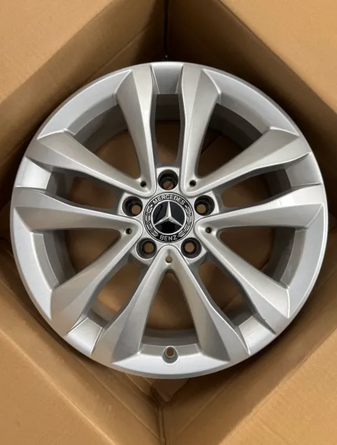 Background image for 1x Original Mercedes C Klasse W205 A205 S205 W205 17 Zoll Alufelge A2054018000 TOP