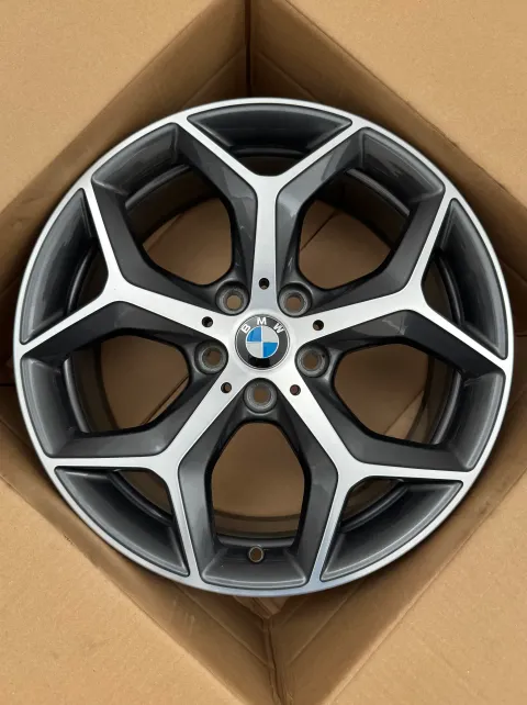 Background image for 1x Original BMW X1 F48 X2 F39 18 Zoll Alufelge Doppelspeiche 569 68560707,5JX18 ET51