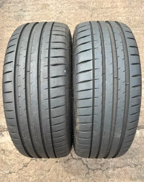 Background image for 2x Sommerreifen 205/45 ZR17 88Y XL Michelin Pilot Sport 4 DOT20 6,5-7mm