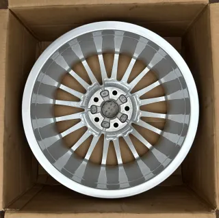 1x Original Audi A3 S3 8Y 17 Zoll Alufelge Vielspeichen-Design 8Y0601025B 8,0Jx17 ET46 TOP - Bild 3