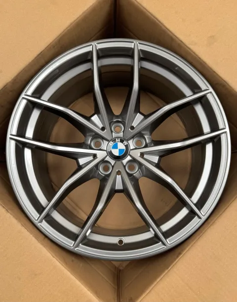 Background image for 1x Original BMW Z4 G29 18 Zoll Alufelge V-Speiche 770 6883639 8,0Jx18 ET20 NEU