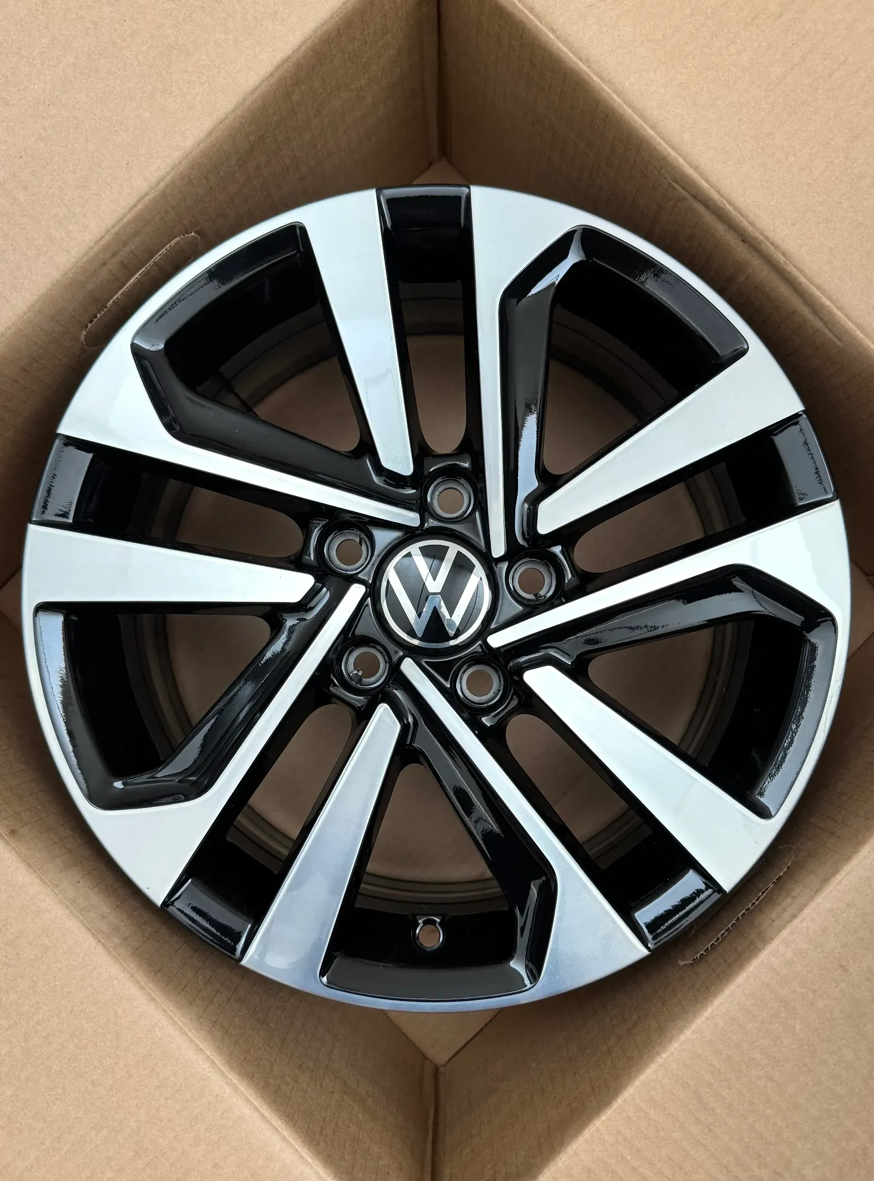 1x Original VW Touran 5T 16 Zoll Alufelge Dublin 5TA601025P 6,5Jx16 ET48 NEU - Bild 1