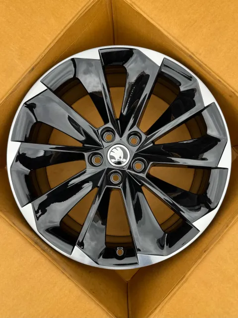 Background image for 1x Original Skoda Superb III 3V 19 Zoll Alufelge Supernova 3V0601025S 8,0Jx19 ET44 NEU