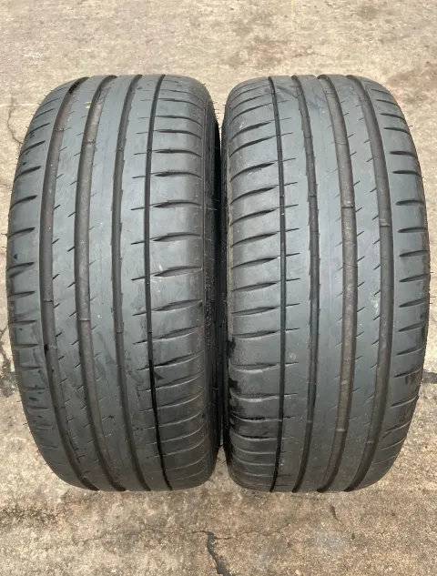Background image for 2x Sommerreifen 225/45 ZR17 94Y XL Michelin Pilot Sport 4 DOT19/20 6,5-6,8mm