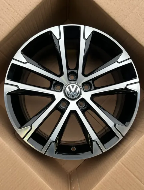 Background image for 1x Original VW Golf VII 5G 17 Zoll Alufelge Singapor 5G0601025AK 7,0Jx17 ET49