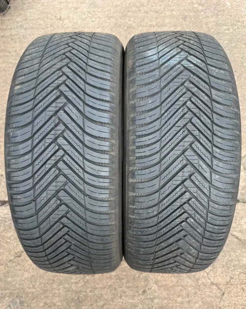 Background image for 2x Allwetterreifen 235/50 ZR19 103W XL Hankook Kinergy 4S 2 X H750A DOT22 5,4-6,2mm