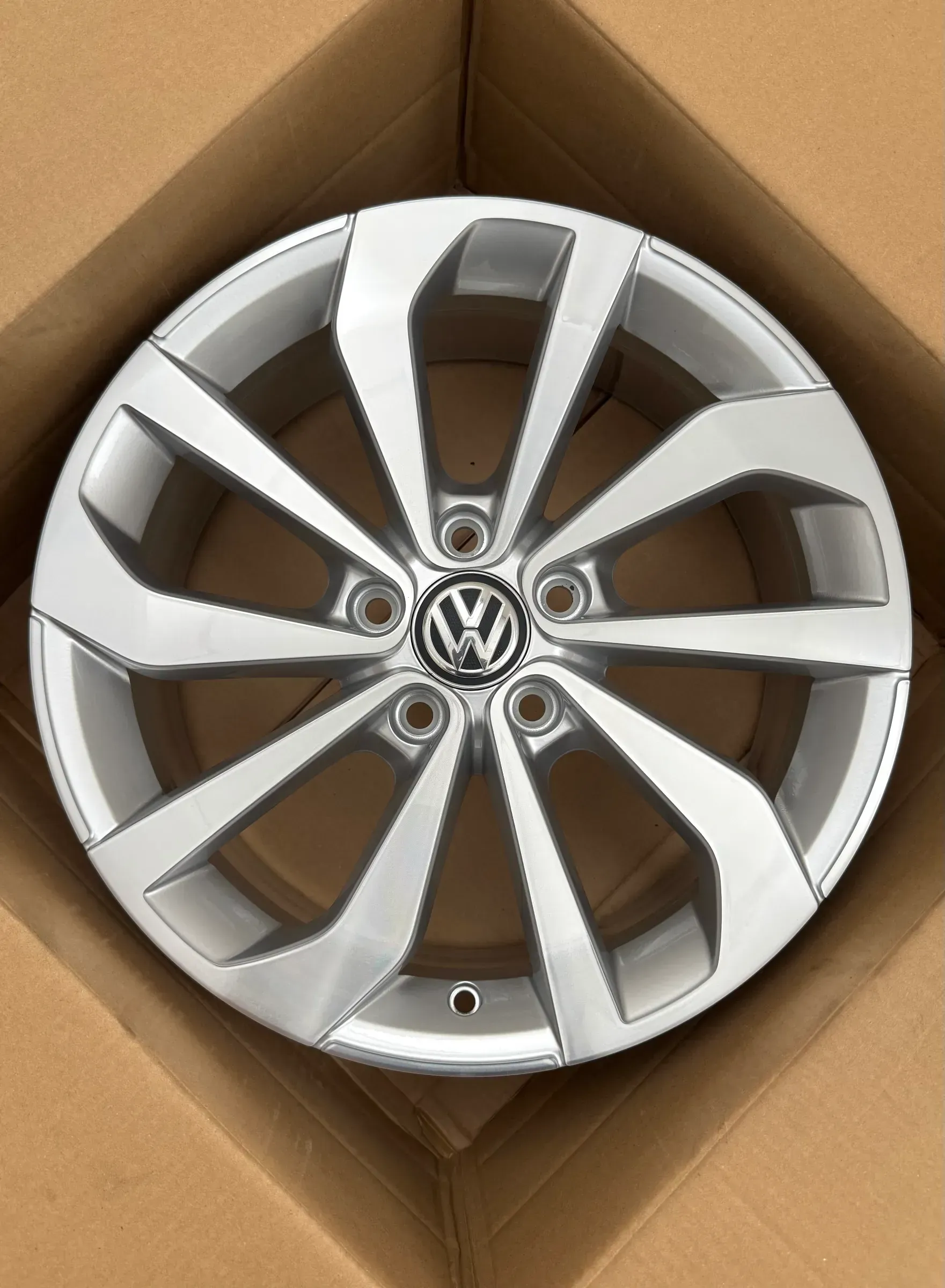 1x Original VW T-Roc 2GA A11 D11 17 Zoll Alufelge Johannesburg 2GA601025AC 7,0JX17 ET45 NEU - Bild 1