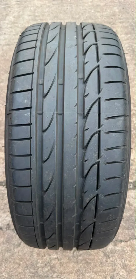 Background image for 1x Sommerreifen 235/40 R19 96W XL Bridgestone Potenza S001 DOT23 DEMO