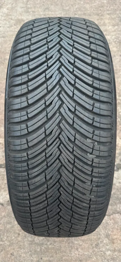 Background image for 1x Allwetterreifen 235/50 R19 103W XL Pirelli Cinturato All Season SF3 Seal Inside DOT25 7,2-7,5mm