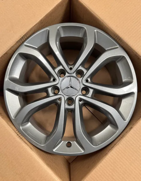 Background image for 1x Original Mercedes C Klasse W205 A205 S205 W205 17 Zoll Alufelge A2054010200 TOP