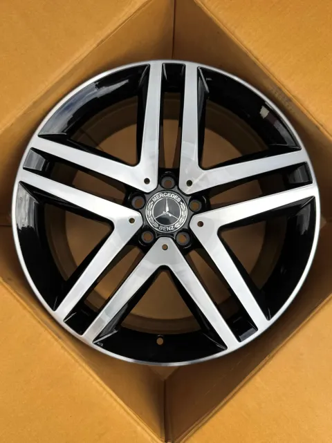 Background image for 1x Original Mercedes Vito V-Klasse W447 19 Zoll Alufelge A4474011500 8,0JX19 ET52 NEU