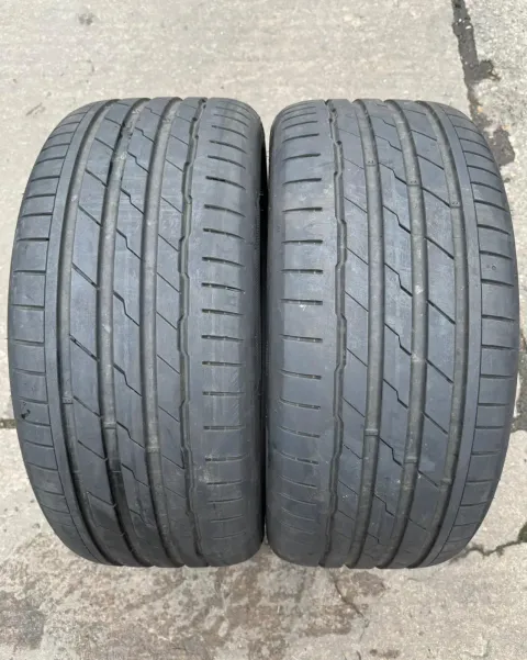 Background image for 2x Sommerreifen 235/40 R19 96W XL Hankook Ventus S1 EVO 3 K127 DOT23 5,7-6,1mm