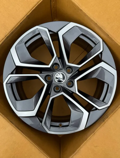 Background image for 1x Original Skoda Octavia RS IV NX 19 Zoll Alufelge Altair 5E3601025S 7,5Jx19 ET48 NEU