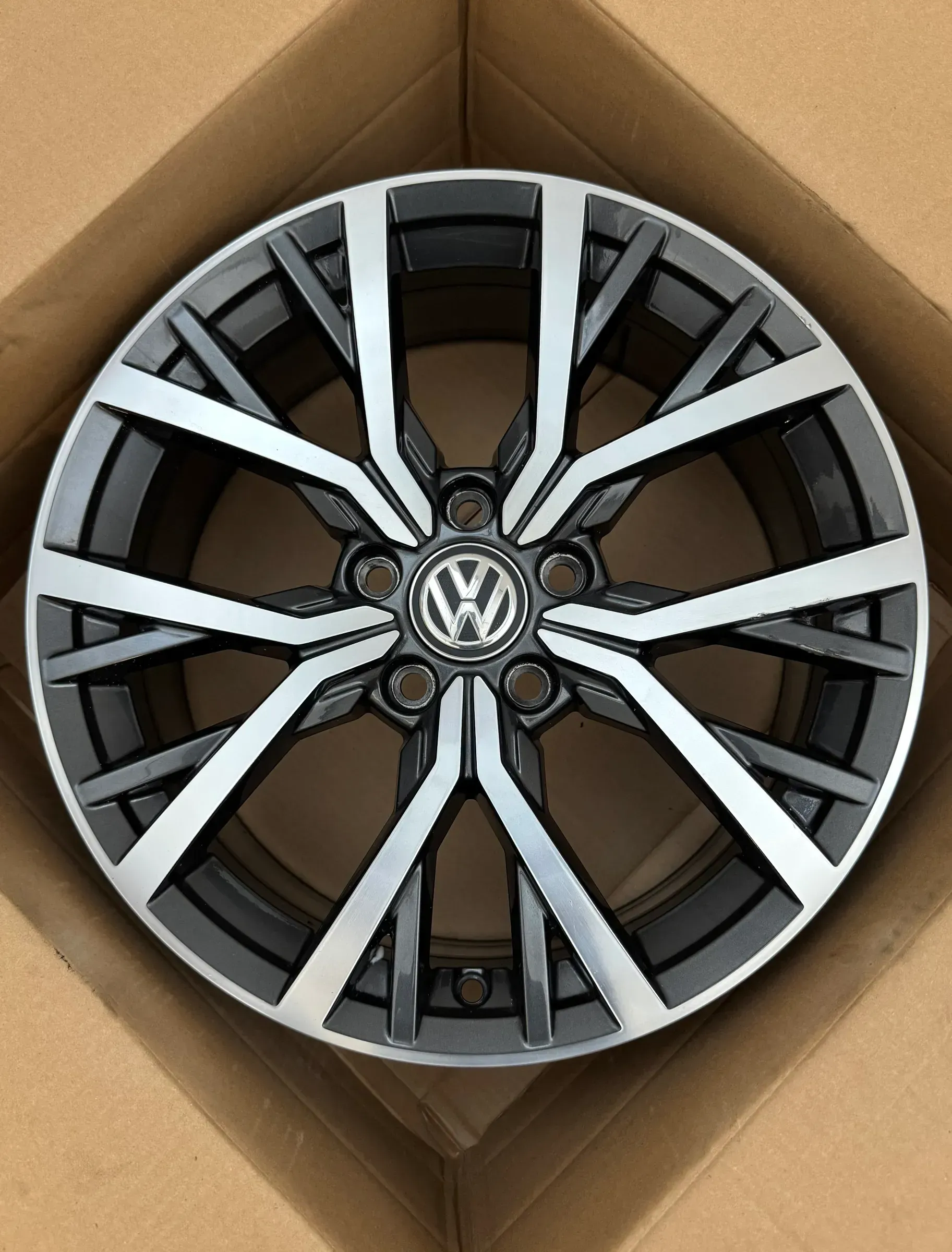 1x Original VW Tiguan 5N AD1 Allspace 17 Zoll Alufelge Tulsa 5NA601025AA 7,0Jx17 ET40 - Bild 1