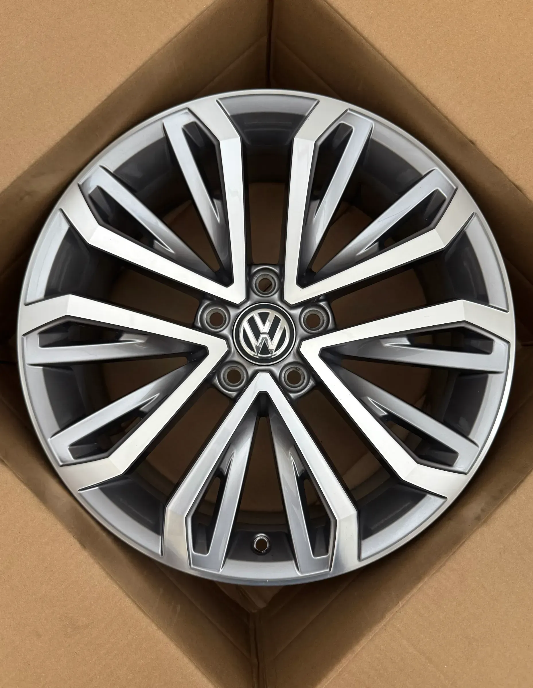 1x Original VW T-Roc 2GA A11 D11 18 Zoll Alufelge Montego Bay 2GA601025E 7JX18 ET45 NEU - Bild 1