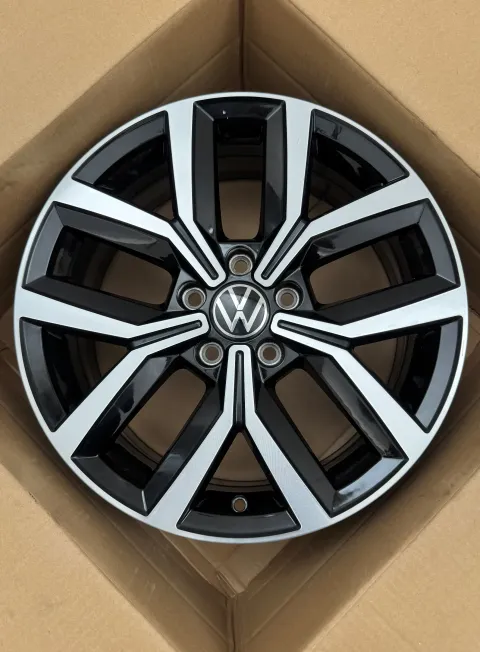 Background image for 1x Original VW Passat 3G B8 & GTE 17 Zoll Alufelge Nivelles 3G0601025F 7,0JX17 ET40