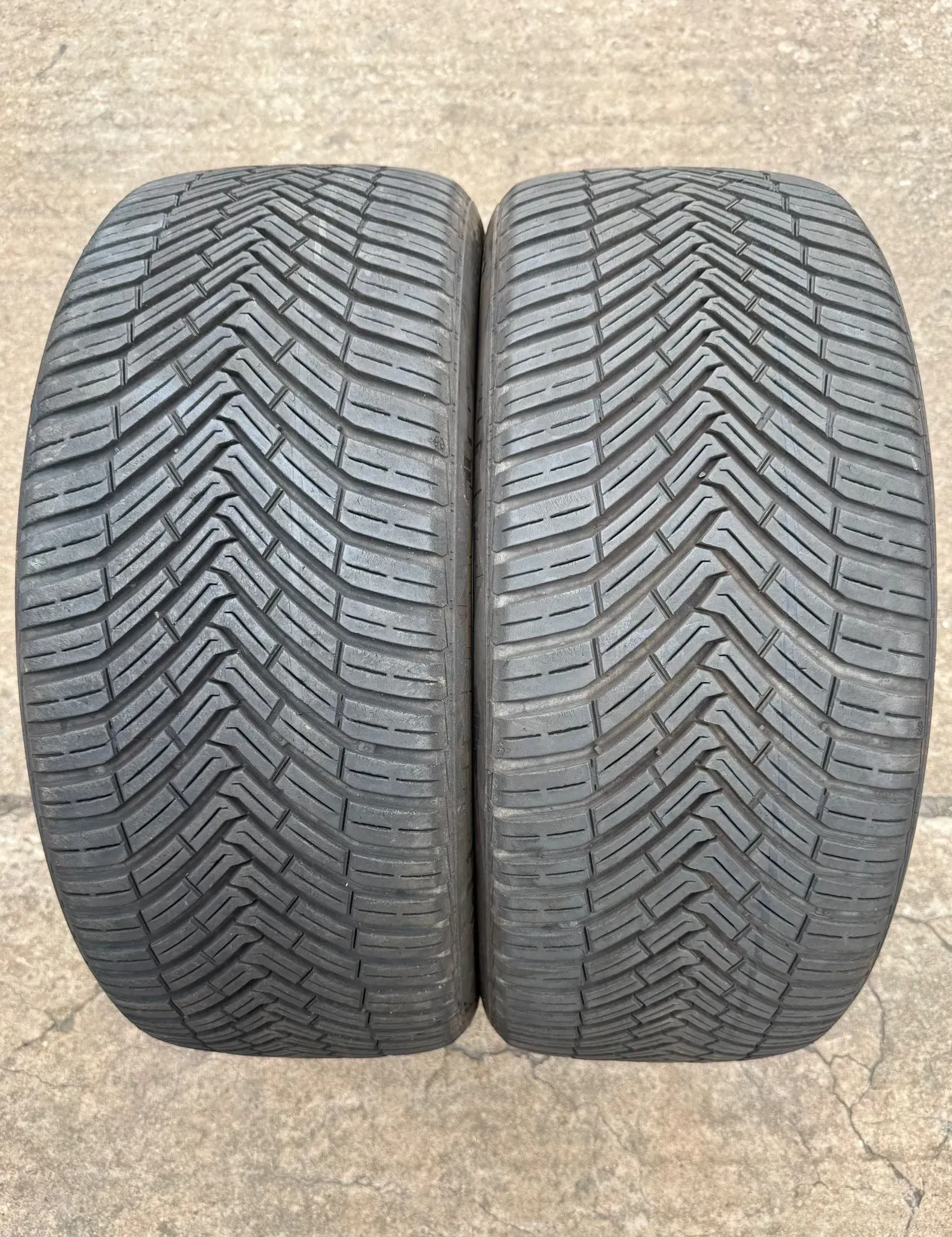 2x Allwetterreifen 225/45 R18 95Y XL Continental AllSeason Contact DOT23 5,5-6,8mm - Bild 1