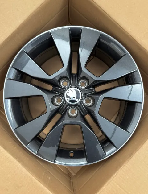 Background image for 1x Original Skoda Yeti 5L 17 Zoll Alufelge Origami 5L0601025L 7,0JX17 ET45 TOP