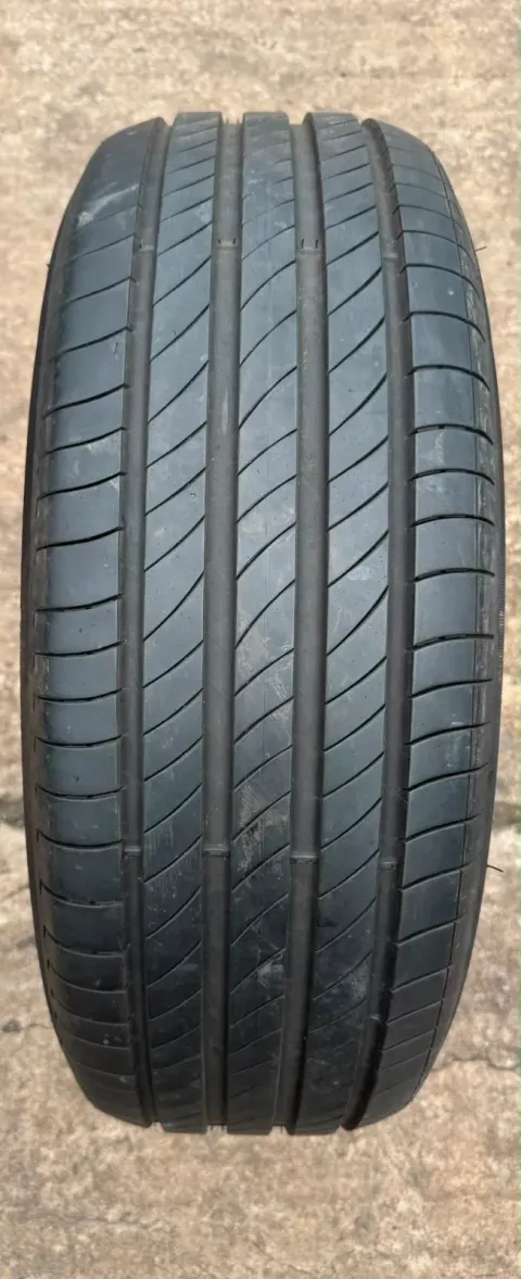 Background image for 1x Sommerreifen 205/60 R16 96W XL Michelin Primacy 4 * DOT21 5,9-6,7mm
