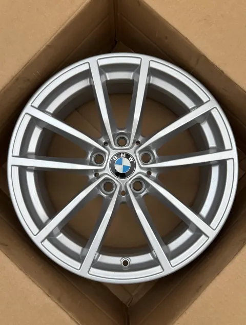 Background image for 1x Original BMW 3/4er G20 G21 G22 G23 2er G42 17 Zoll V Speiche 778 Alufelge 6883520 7,5JX17 ET30
