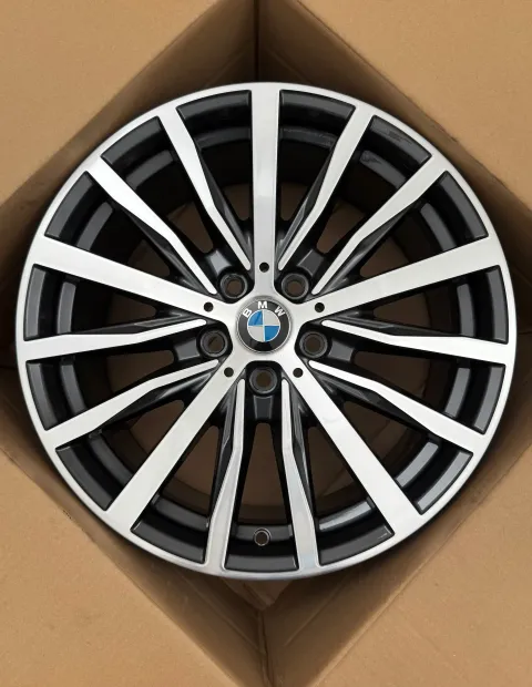 Background image for 1x Original BMW 1/2er F40 GranCoupe F44 18 Zoll Alufelge Vielspeiche 488 6856089 78,0JX18 ET57 NEU