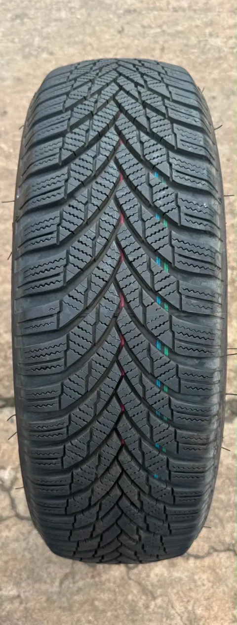 Background image for 1x Winterreifen 165/65 R14 79T Firestone Winterhawk 4 DOT20 6,6-7,1mm