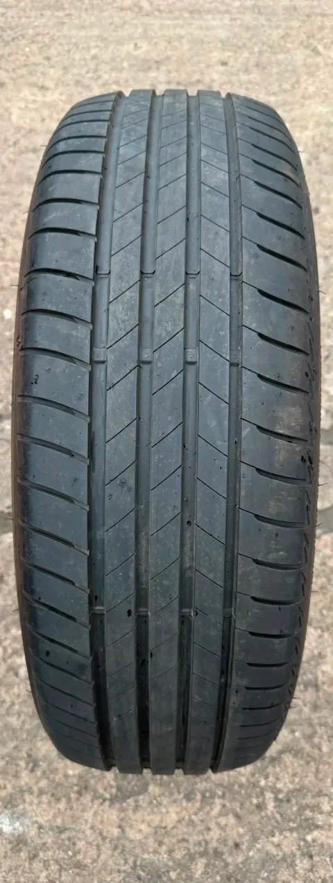 Background image for 1x Sommerreifen 215/60 R17 96H Bridgestone Turanza T005 DOT22 6,6-6,8mm