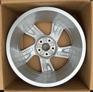 1x Original Audi Q3 F3 83A 18 Zoll Alufelge 83A601025H 7,0JX18 ET43 NEU - Bild 3