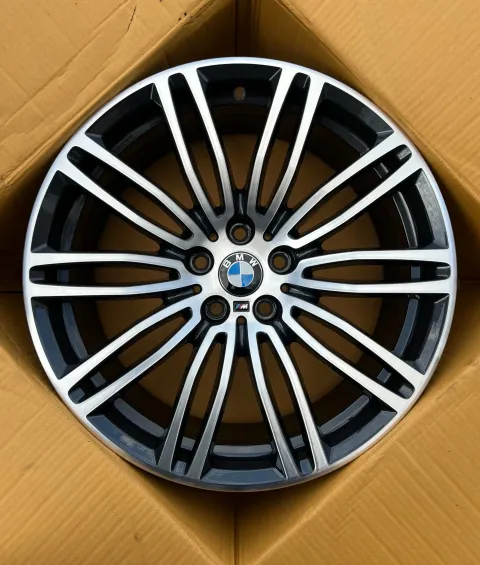 Background image for 1x Original BMW 5er G30 G31 19 Zoll Doppelspeiche M664 Alufelge 7855085 8,0J ET30 NEU