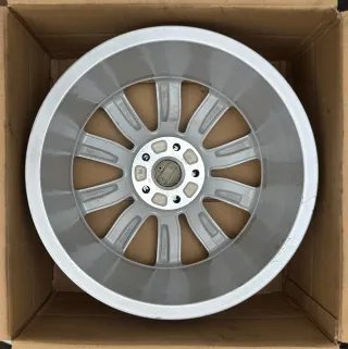 Original Audi A3 S3 8P 17 Zoll Alufelge 5-V-Speichen-Design 8P0601025BK 7,5Jx17 ET56 - Bild 3