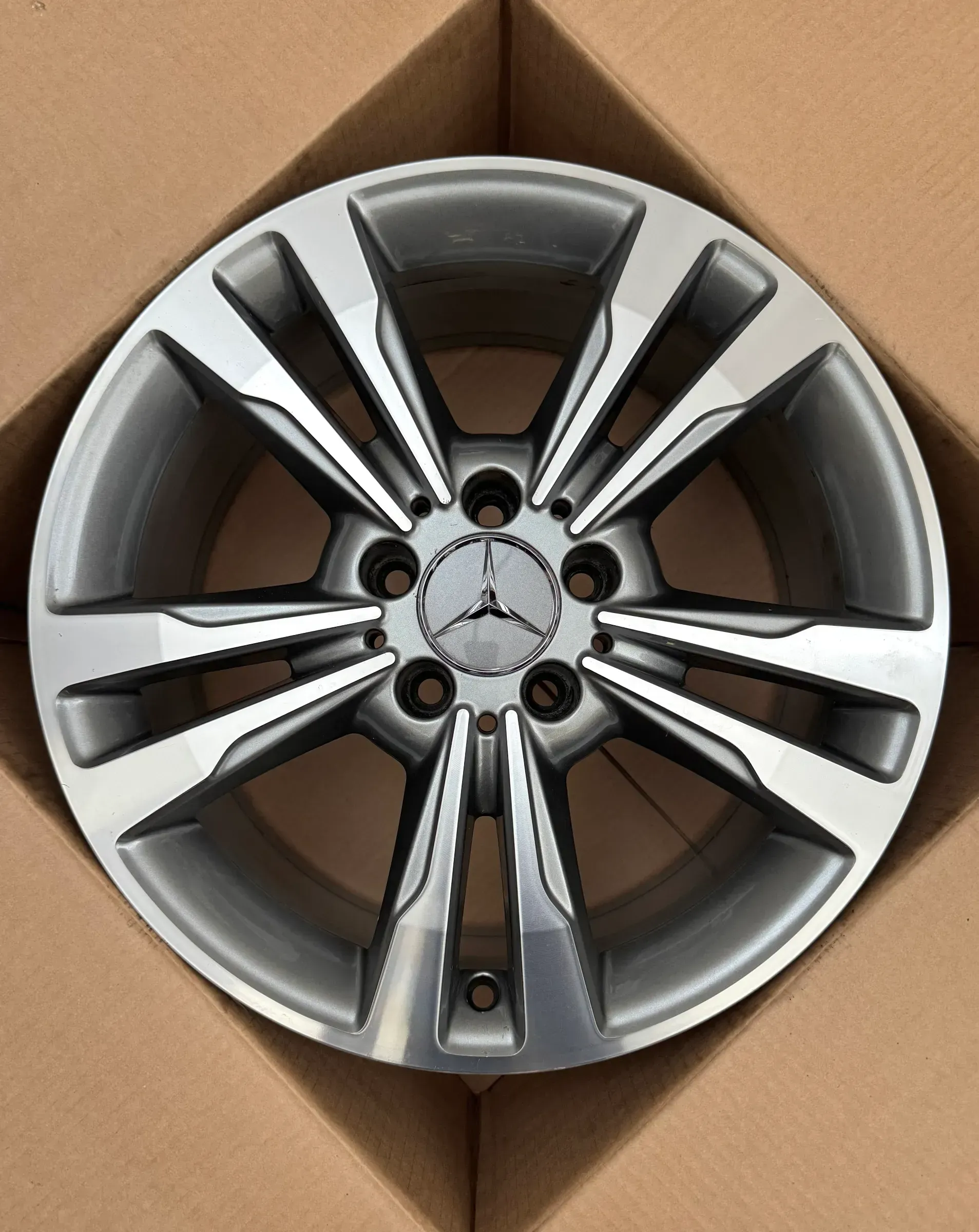 1x Original Mercedes E Klasse W212 S212 17 Zoll Alufelge A2124015602 8,0Jx17 ET48 TOP - Bild 1