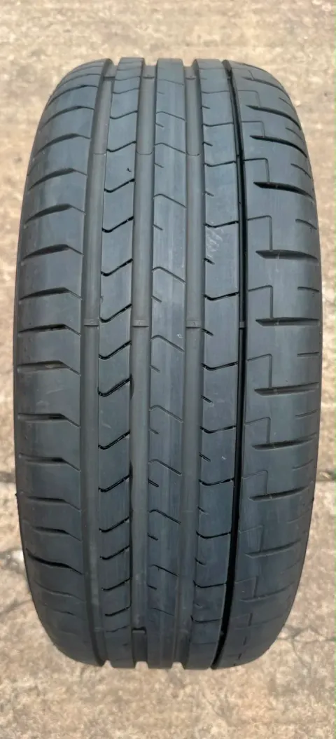 Background image for 1x Sommerreifen 205/40 R18 86Y XL Pirelli P-Zero PZ4 RFT RSC Runflat * DOT23 6,8-7mm