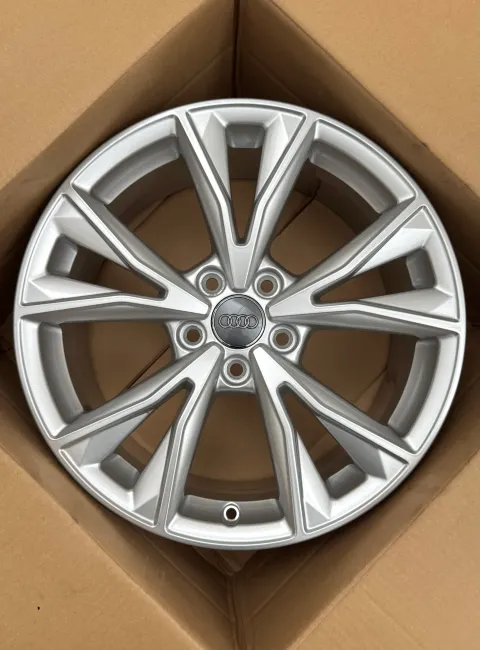 Background image for 1x Original Audi Q3 F3 83A 18 Zoll Alufelge 83A601025K 7,0JX18 ET43 NEU