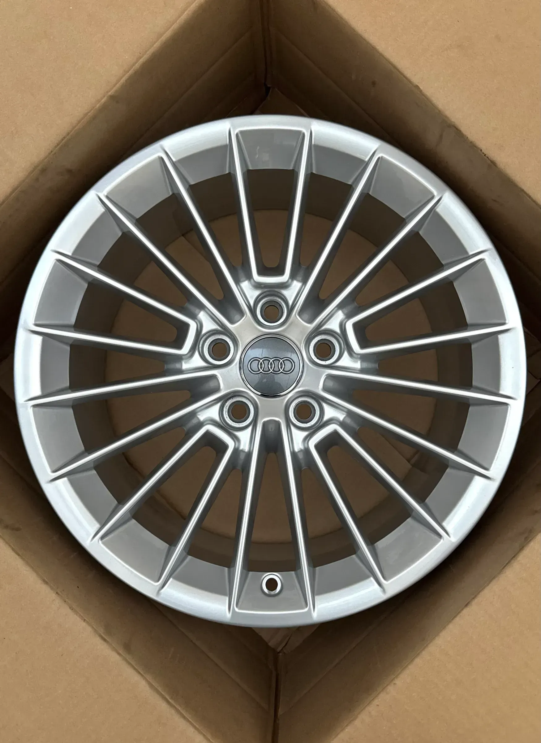 1x Original Audi A3 S3 8Y 17 Zoll Alufelge Vielspeichen-Design 8Y0601025B 8,0Jx17 ET46 NEU - Bild 1
