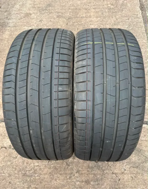 Background image for 2x Sommerreifen 255/35 R19 96Y XL Pirelli P Zero PZ4 S.C. * DOT23 DEMO