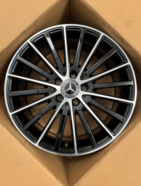 Background image for 1x Original Mercedes C Klasse W205 A205 S205 18 Zoll Alufelge A2054011401 7,5JX18 ET44 NEU