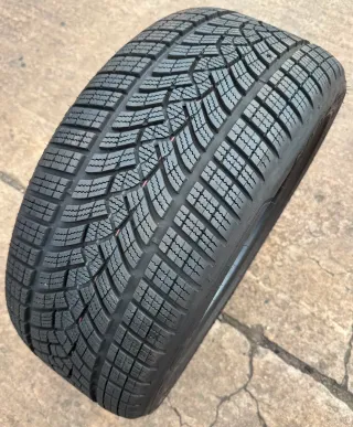 1x Winterreifen 245/45 R18 100H XL Goodyear UltraGrip Performance +(*) DOT25 7,9-8,2mm - Bild 2