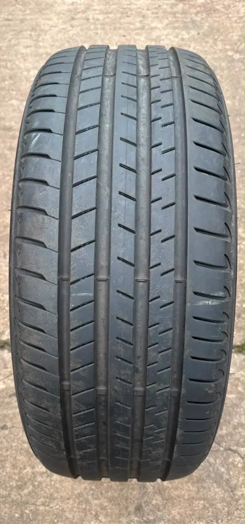 Background image for 1x Sommerreifen 245/40 R21 100Y XL Bridgestone Alenza 001 RFT RSC Runflat * DOT19 6,5-6,9mm