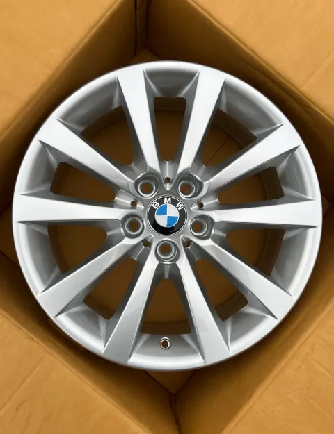Background image for 1x Original BMW 5er F10 F11 6er F12 F13 F06 18 Zoll V Speiche 328 6790173 ET30 NEU