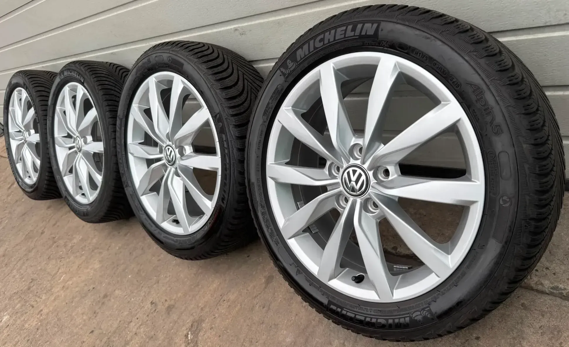 4x Original VW Golf VIII 5G GTI 17 Zoll Winterräder Dijon 5G0601025K DOT19 6-7mm - Bild 1